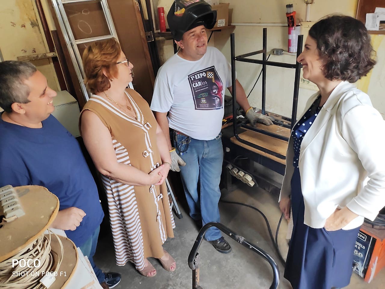 Secretária visitou espaço destinado aos reparos e consertos dos mobiliários da Escola Estadual Doutor Garcia de Lima. Foto: Ana Luzia Faria